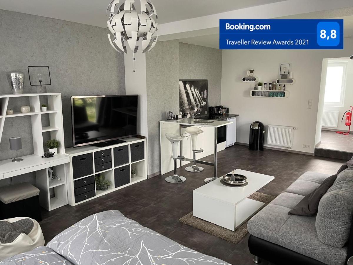 W1 - Kontaktloser 24H Check In, W-Lan, Netflix, Parkplatz, Kueche, Boxspring-Bett Bückeburg المظهر الخارجي الصورة